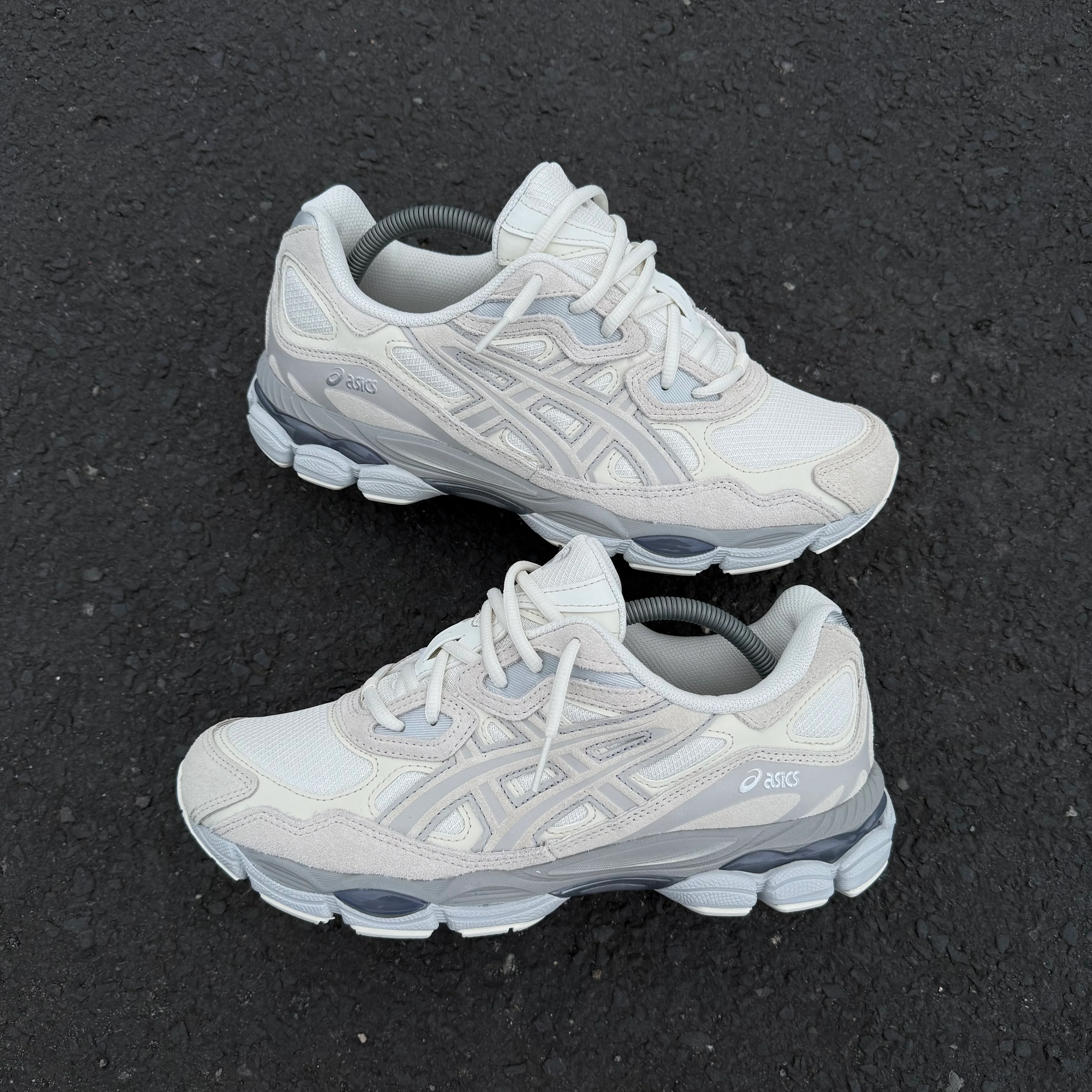 ASICS GEL NYC TRAINER - PALE CREAM / GREY