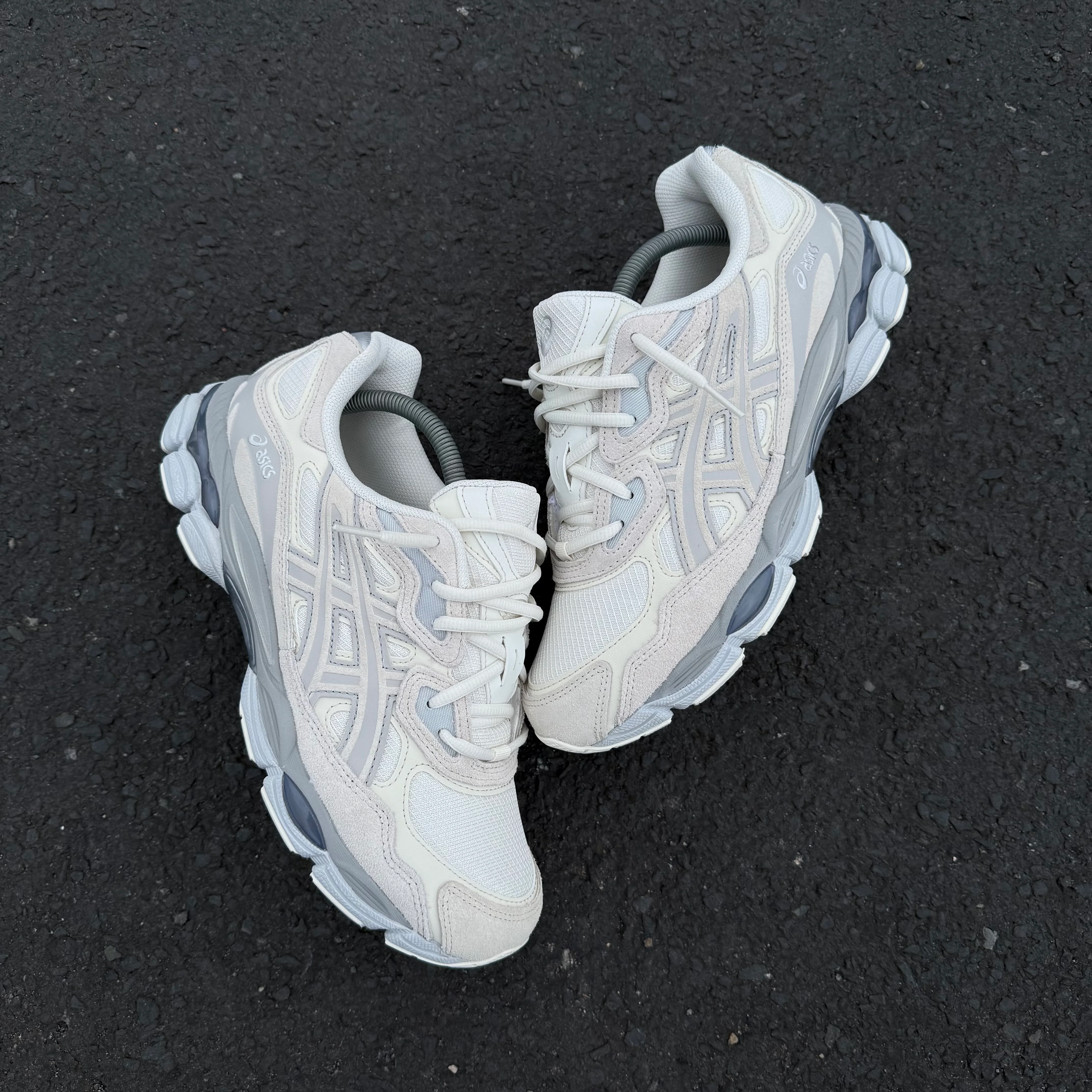 ASICS GEL NYC TRAINER - PALE CREAM / GREY - Image 2