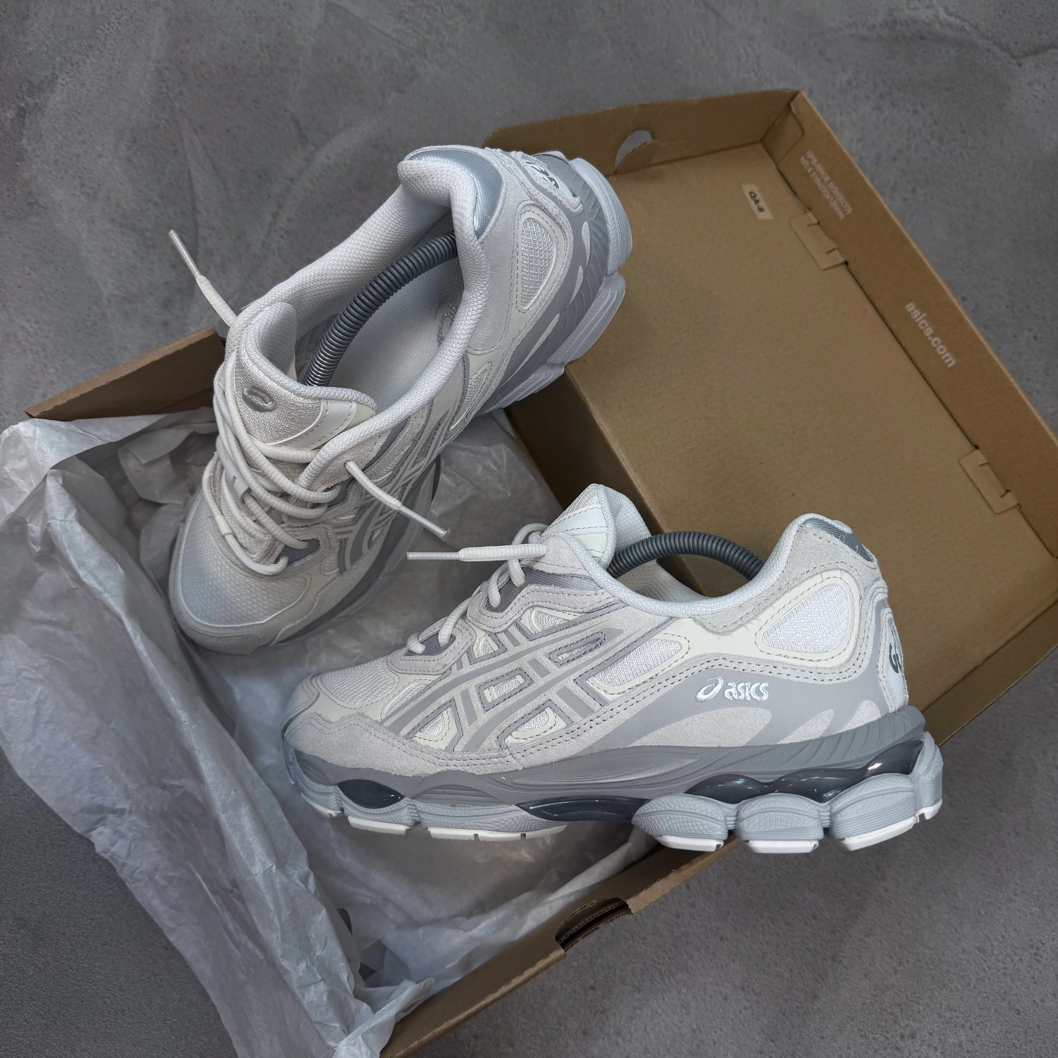 ASICS GEL NYC TRAINER - PALE CREAM / GREY - Image 3