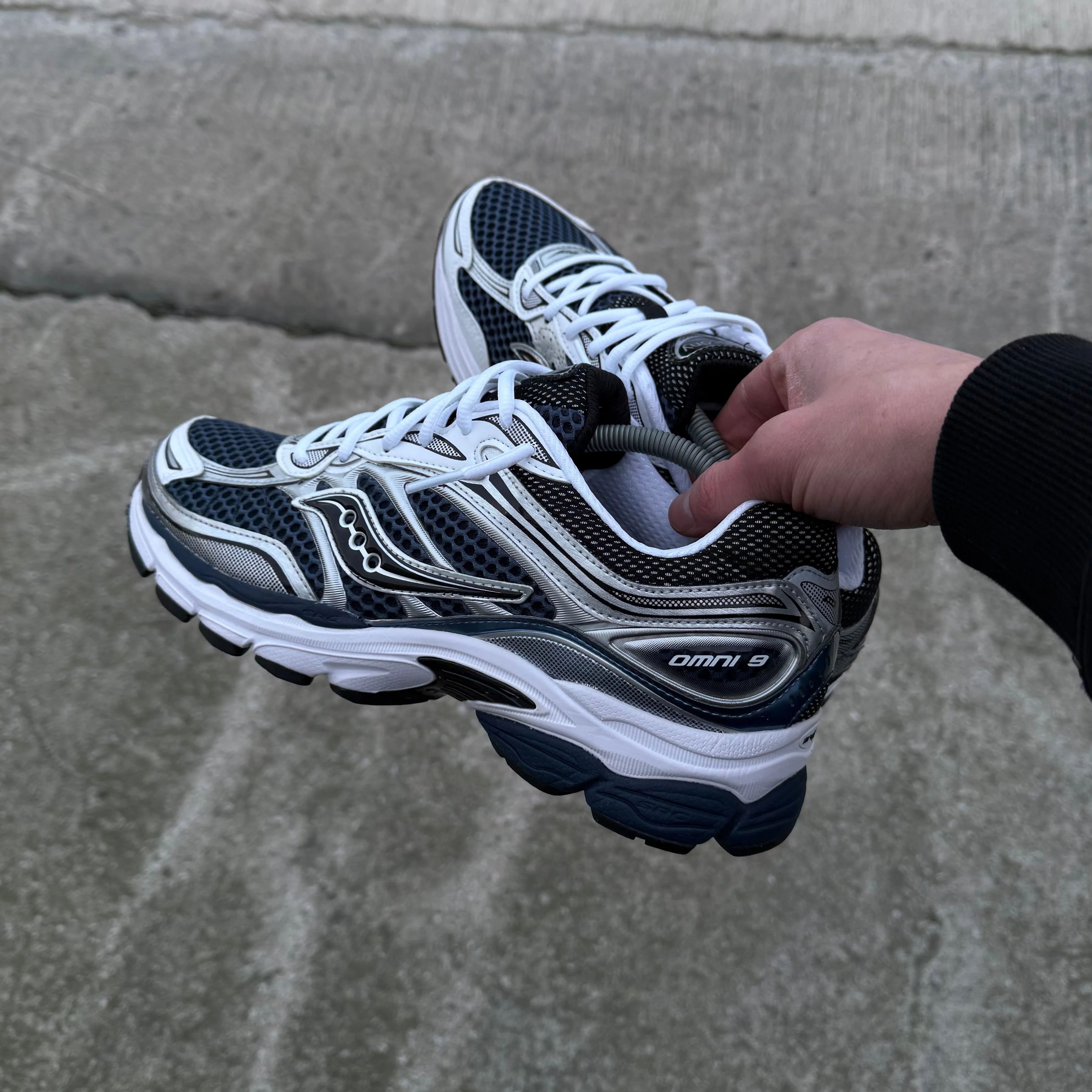 SAUCONY